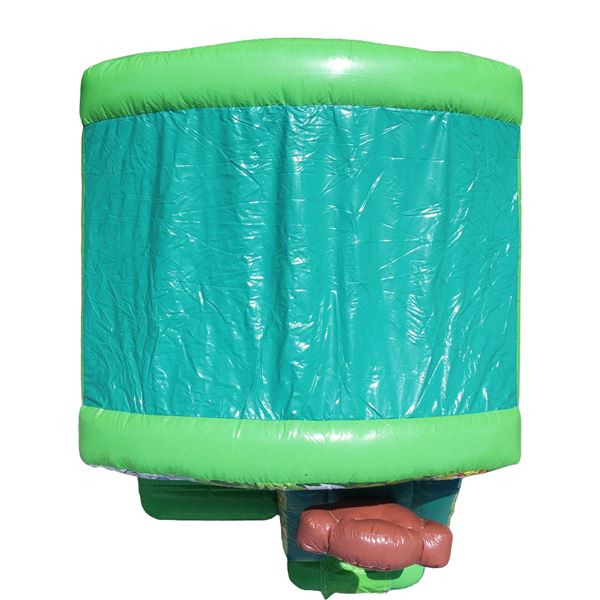 Opgeblazen Kleine Aap springkussen klaar voor gebruik bij een feest