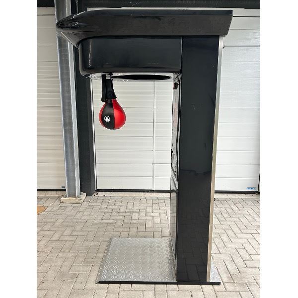 Boksmachine huren Enkhuizen – professionele boksautomaat zonder achtergrond | Happy Rent Vooraanzicht van de boksmachine zonder achtergrond – boksautomaat van Happy Rent in Enkhuizen voor krachtmetingen op evenementen
