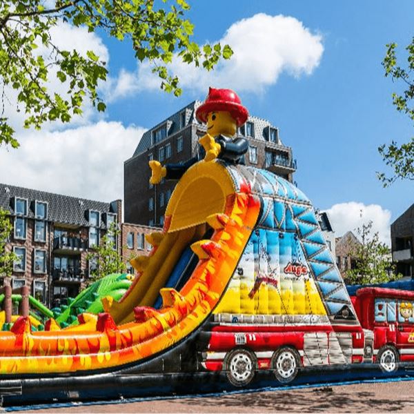 Xtreme Brandweer Slide | 9 meter hoog | Happy Rent Verhuur Xtreme Brandweer Slide te huur – opblaasbare glijbaan van 9 meter hoog bij Happy Rent