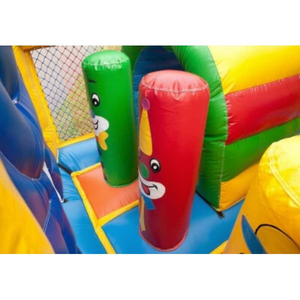 Multiplay Clown springkussen huren voorkant Vrolijk Multiplay Clown springkussen met glijbaan en speelelementen huren bij Happy Rent