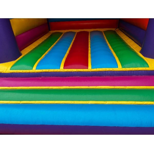 Disco springkussen 4x5 meter tweedehands te koop met dak