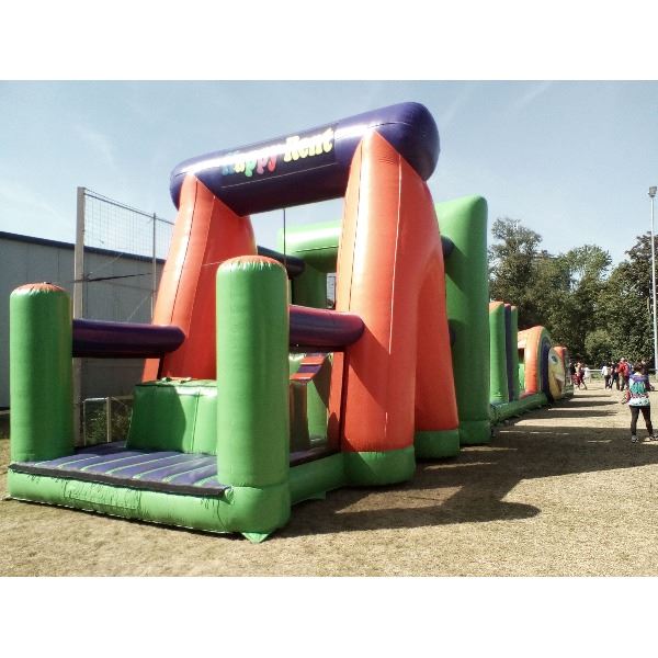 Stormbaan opblaasbaar met obstakels – ideaal voor zeskampen opblaasbare stormbaan vol hindernissen
