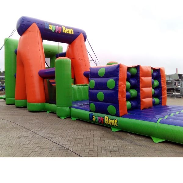 Stormbaan opblaasbaar met obstakels – ideaal voor zeskampen opblaasbare stormbaan vol hindernissen